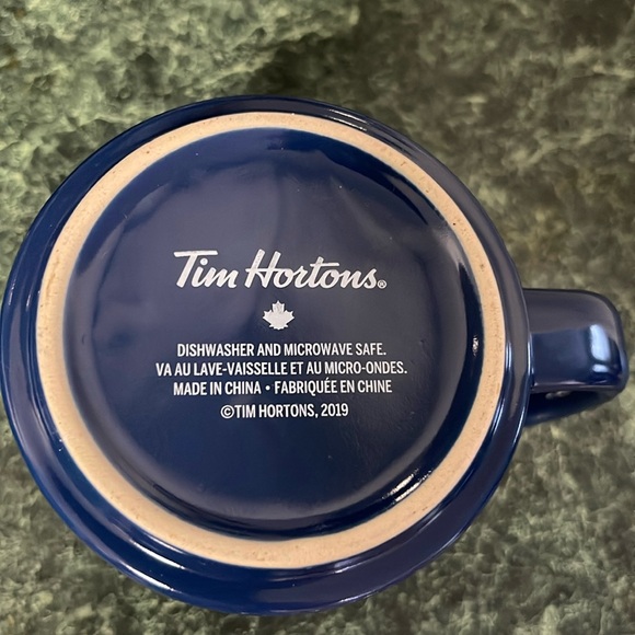 Tim Hortons Moose celestial Scene 2019 Edition Cup - Picture 4 of 6